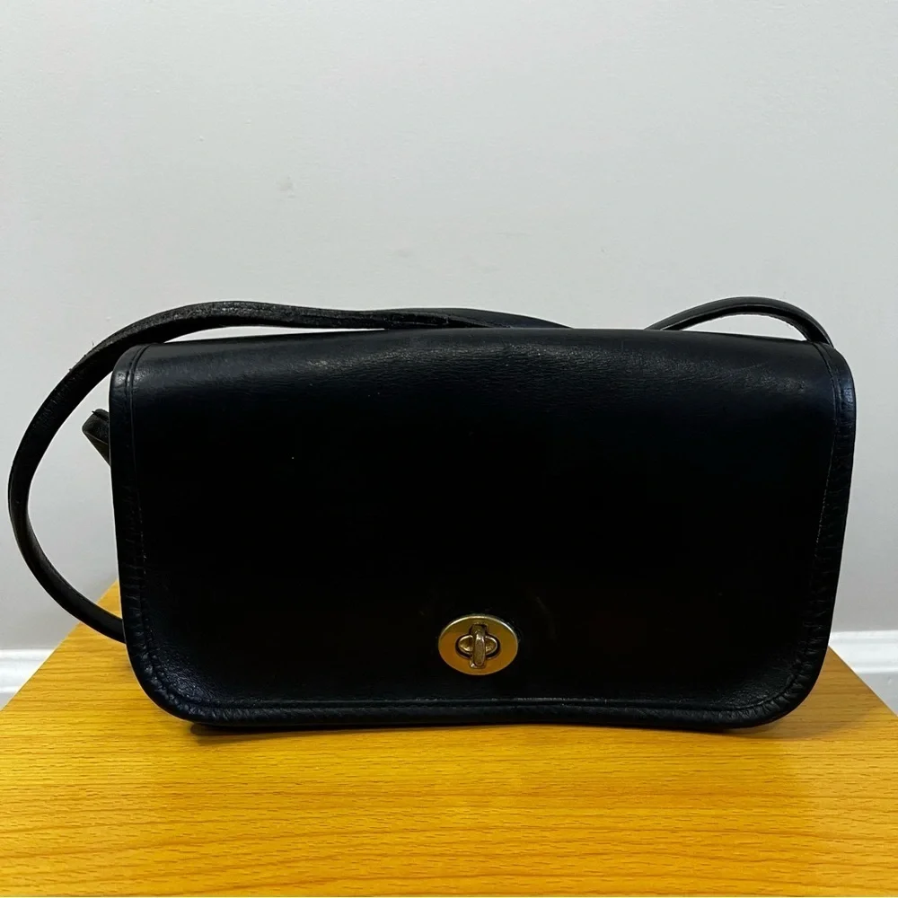 COACH | Vintage Dinky Crossbody (1980s)